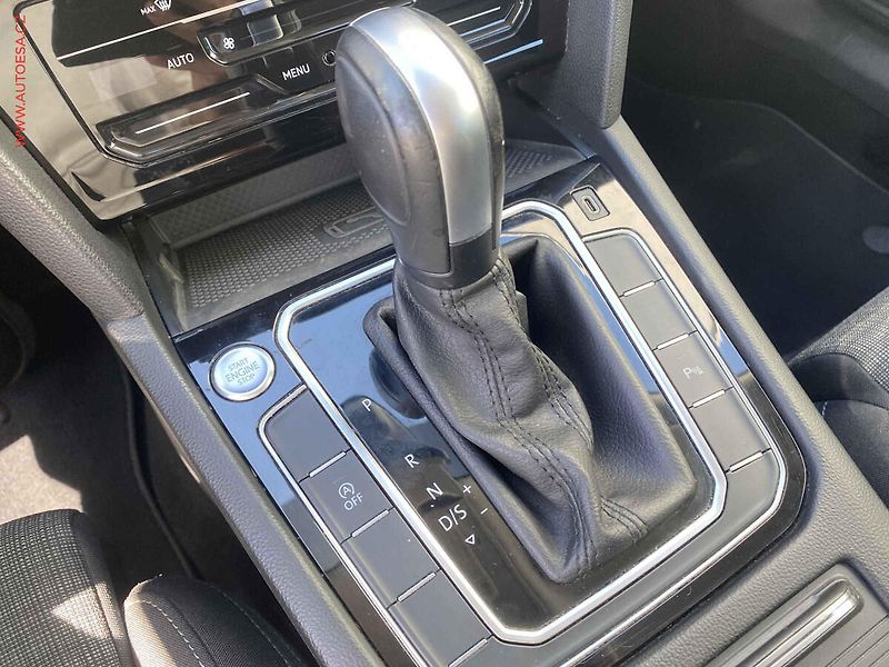 Volkswagen Passat (2020) 2.0 TDi, Highline, DSG, LED - fotka 16 z 19