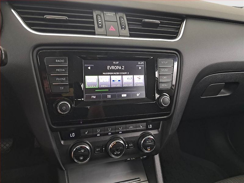 Škoda Octavia (2014) 1.6 TDI, Xenony, Tempomat - fotka 12 z 14
