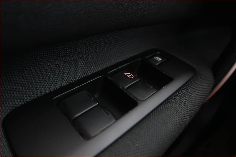 Nissan Qashqai (2013) 1.6, Automat, Tempomat - fotka 17 z 17