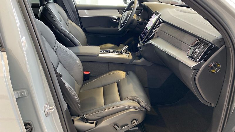 Volvo XC90 (2026) PLUS BLACK EDITION, T8 AWD, 22 - fotka 14 z 14