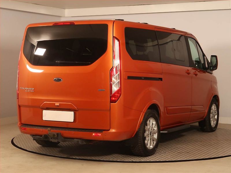 Ford Tourneo Custom (2018) Titanium 2.0 EcoBlue, ČR, DPH - fotka 5 z 23