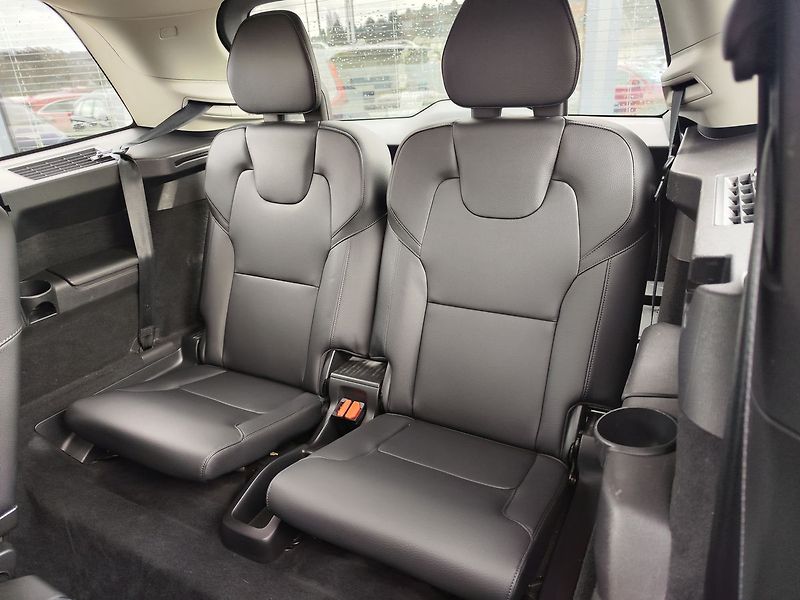 Volvo XC90 2.0 T6/235kW Momentum AWD ČR - fotka 9 z 35