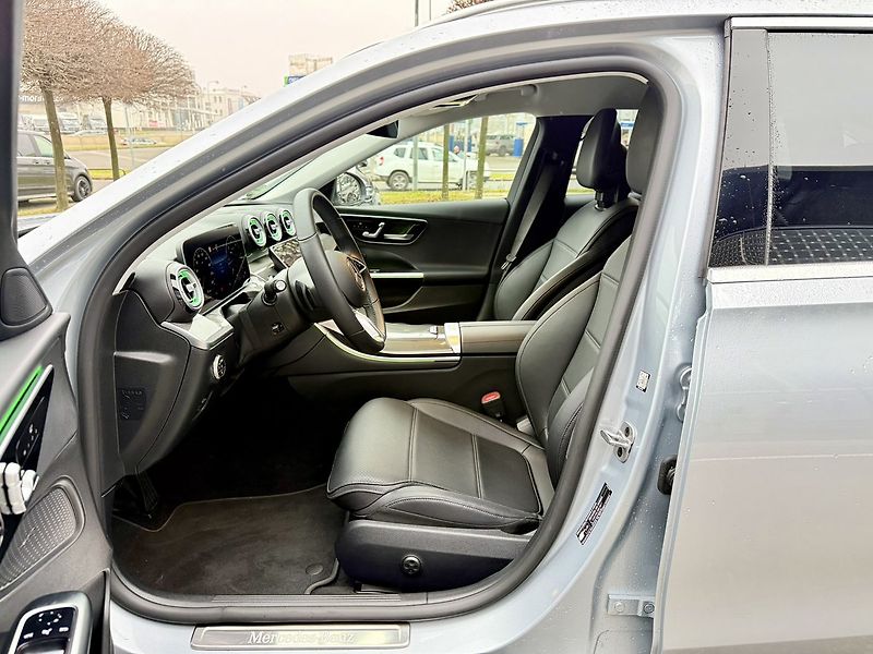 Mercedes-Benz Třídy C (2025) 220 d 4MATIC kombi - fotka 13 z 41