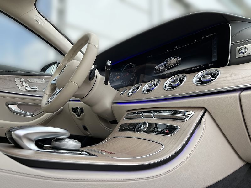 Mercedes-Benz CLS 350d 4MATIC AMG Line - fotka 17 z 23