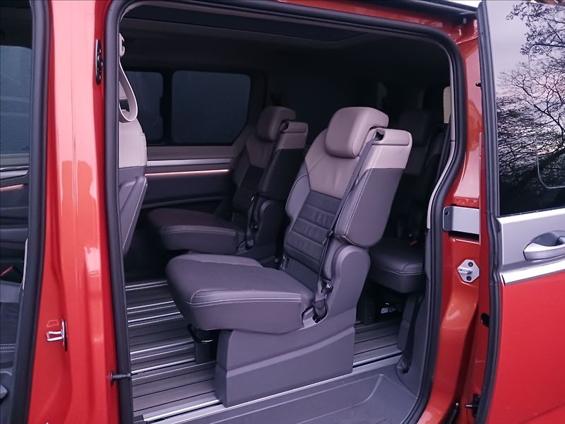 Volkswagen Multivan 2,0 TSI 150kW LONG STYLE - fotka 9 z 27