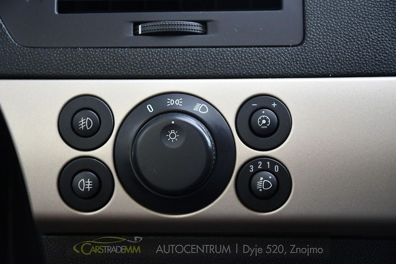 Opel Astra SW 1.6i SPORT A/C  - fotka 27 z 42