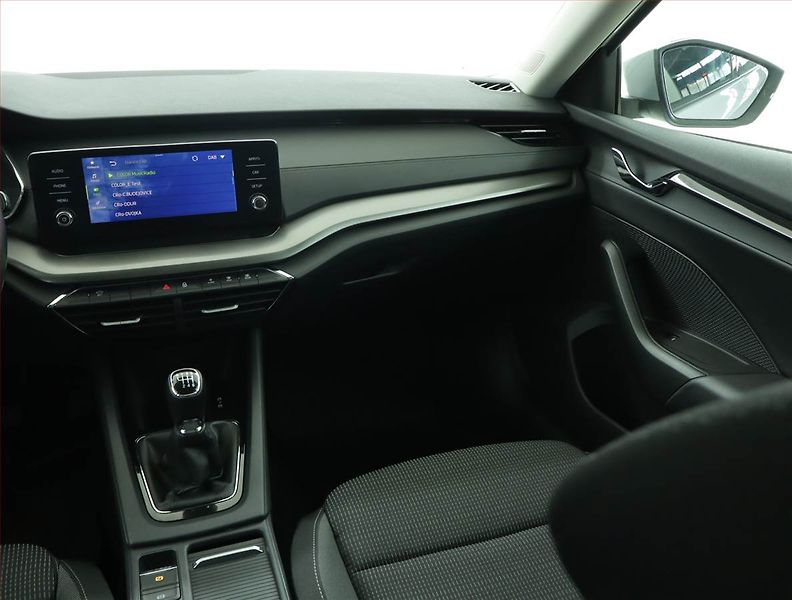 Škoda Octavia (2023) Ambition 2.0 TDI, ČR,1.maj - fotka 8 z 15