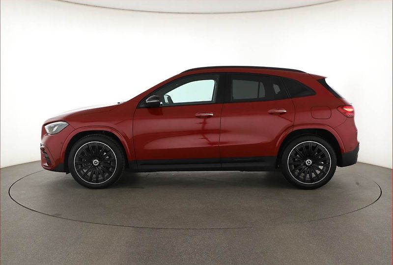 Mercedes-Benz GLA (2025) 220 4MATIC, AMG Line - fotka 3 z 30