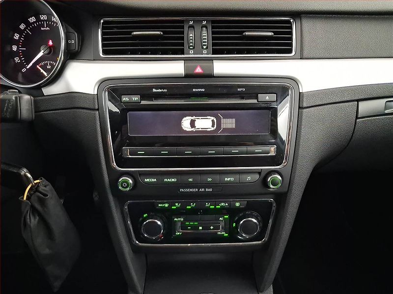 Škoda Superb (2011) Ambition 1.6 TDI, Serv.kniha - fotka 12 z 19