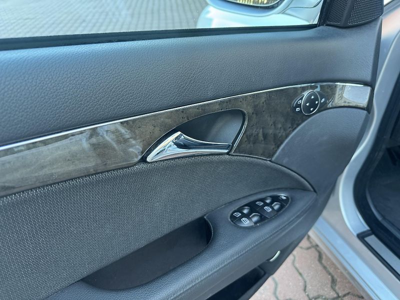 Mercedes-Benz Třídy E (2007) 320CDI 4 MATIC, ČR, 1.maj - fotka 12 z 16