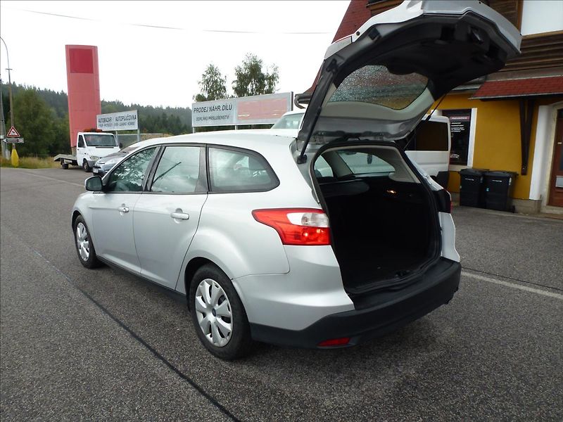 Ford Focus 1,6 16V Eco 150HP - fotka 18 z 41