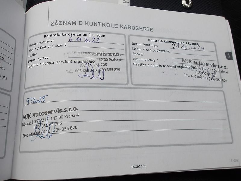 Mitsubishi Outlander 2,3DI-D 4x4 ČR 7 MÍST ! 2.MAJ. - fotka 32 z 39