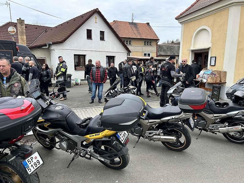 Žehnání motorek v Puclicích.