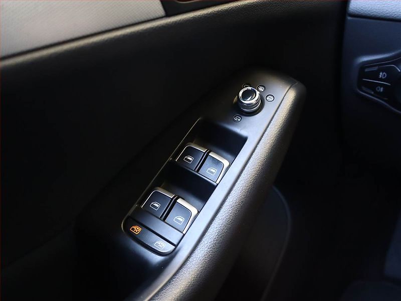 Audi Q5 (2008) 2.0 TDI, 4X4, Serv.kniha - fotka 16 z 17