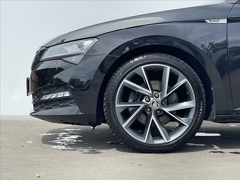 Škoda Superb 2,0 TDI 4x4 DSG SportLine TZ - fotka 17 z 22