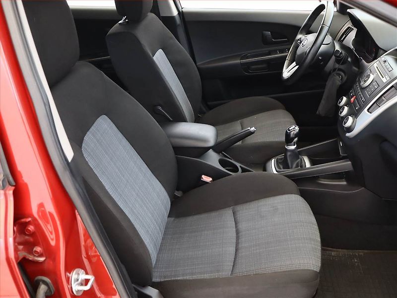 Kia Ceed (2009) 1.6 CRDi, po STK, pěkný stav - fotka 7 z 13