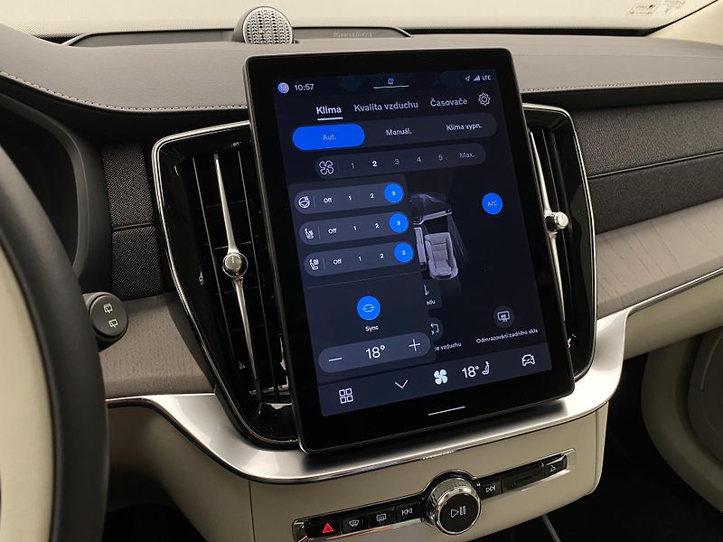 Volvo XC90 T8 AWD RECHARGE ULTRA BRIGHT - fotka 44 z 72