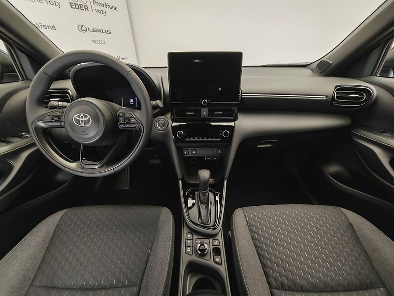 Toyota Yaris Cross 1.5 Hybrid e-CVT Style 4x4 - fotka 9 z 20