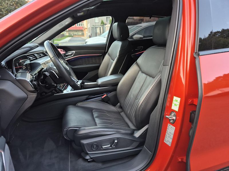 Audi e-tron 55 QUATTRO 300kw SOH 100 % - fotka 44 z 52