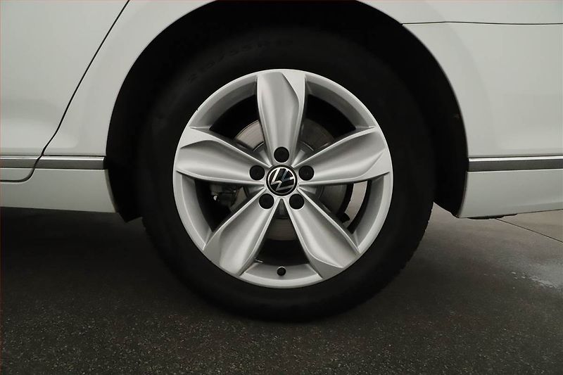 Volkswagen Passat (2020) 1.5 TSI - fotka 20 z 20