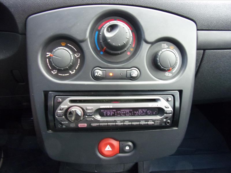 Renault Clio 1,2 - fotka 18 z 21