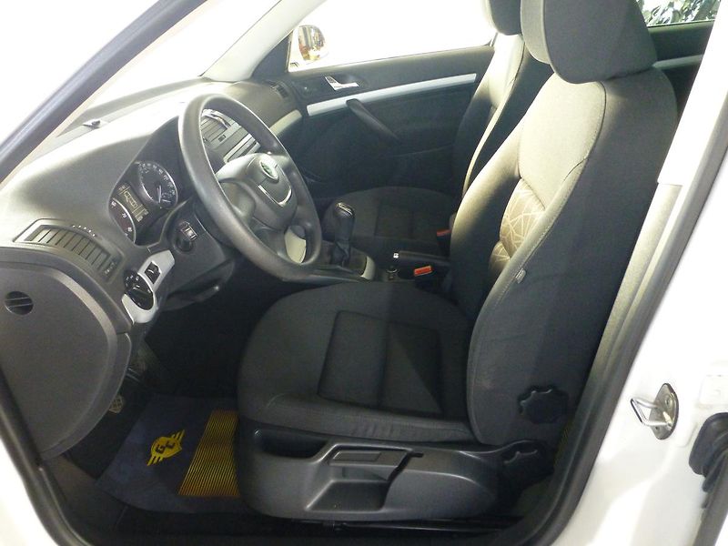 Škoda Octavia (2012) 2,0TDI*VYHŘ.S**ALU**XENON**4X4 - fotka 8 z 21