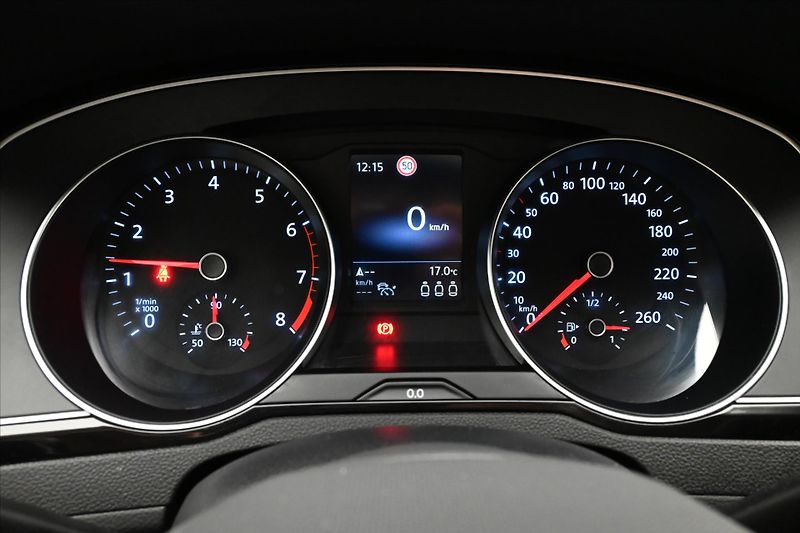 Volkswagen Passat 1,5 TSI 110 kW Business Záruka - fotka 16 z 31