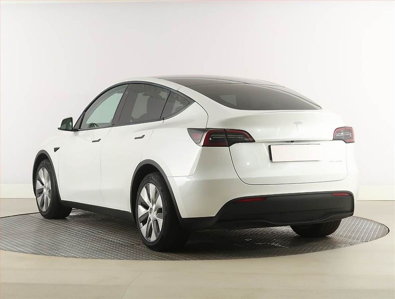 Tesla Model Y (2023) Long Range AWD 79kWh, SoH 96% - fotka 4 z 32
