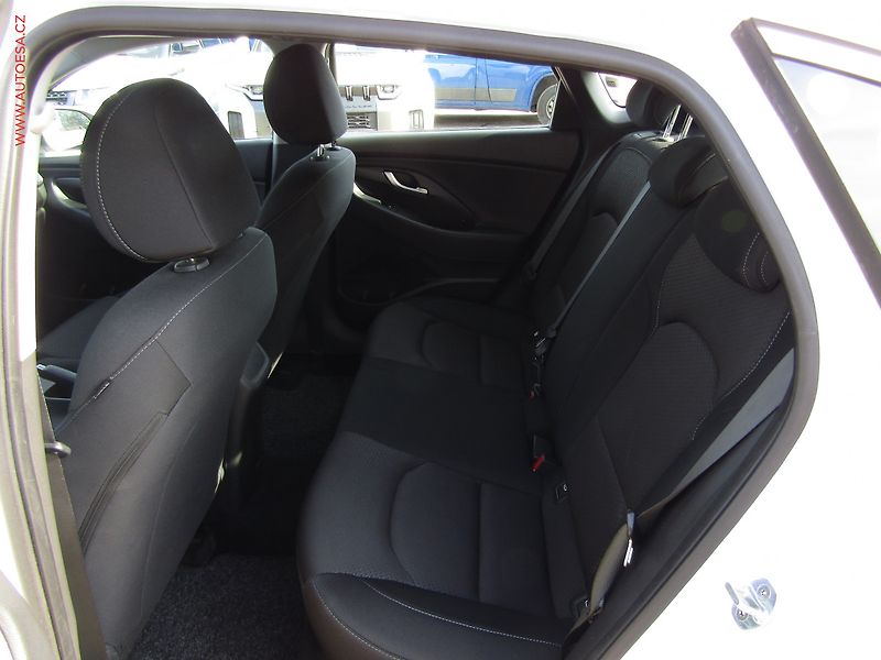 Hyundai i30 (2019) 1.6 CRDi Fastback, ČR - fotka 10 z 17