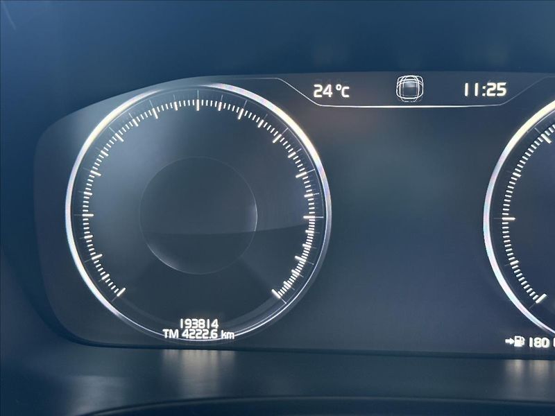 Volvo S90 2,0   173 kW,D5,4x4 - fotka 12 z 33