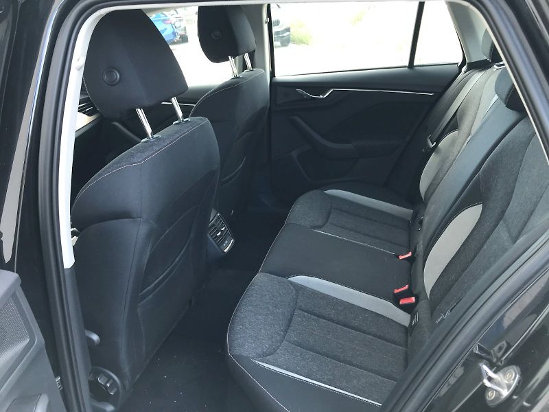 Škoda Kamiq (2022) 1.0 TSI / 81 kW / 7DSG / STYLE - fotka 13 z 25