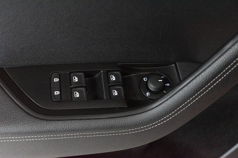 Škoda Superb 2.0 TDI 147kW STYLE*DPH*ČR 1.M - fotka 15 z 44