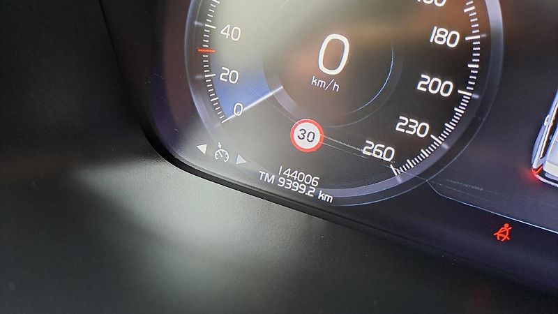 Volvo V60 2.0 D3 Momentum NAVI - fotka 24 z 31