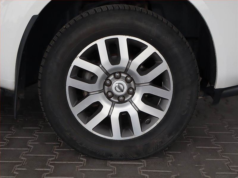 Nissan Navara (2015) 2.5 D, 4X4, Serv.kniha, Navi - fotka 15 z 20