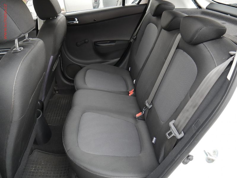Hyundai i20 (2013) 1.2i, ČR, AC, zmk.řazení - fotka 10 z 14
