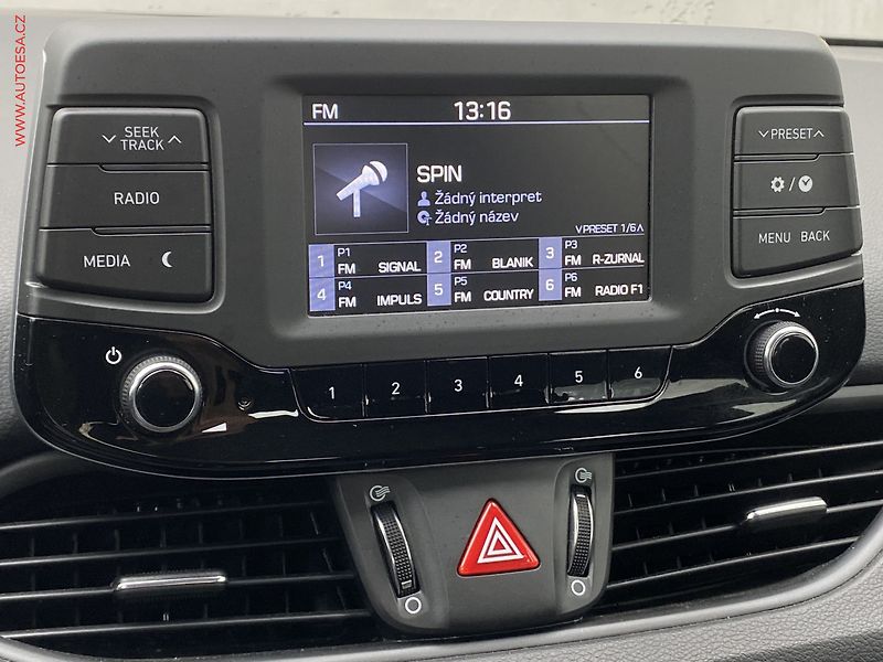 Hyundai i30 (2019) 1.4 CVVT, ČR, AC, park.asist - fotka 16 z 17