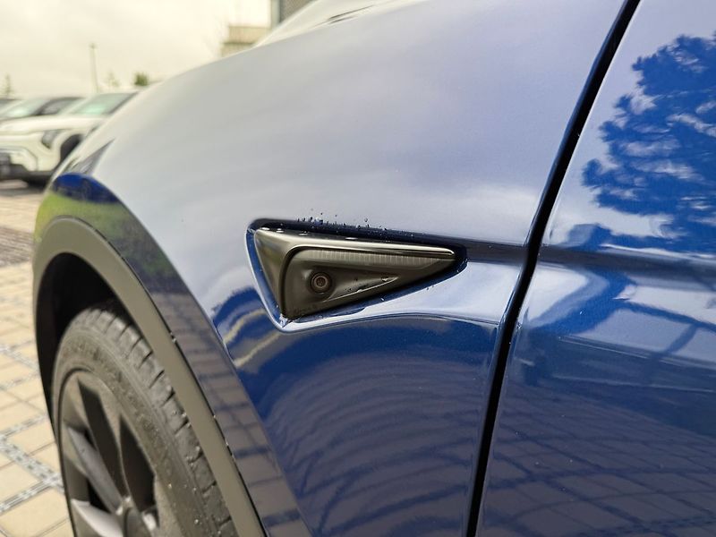 Tesla Model Y Long Range AWD - fotka 6 z 41