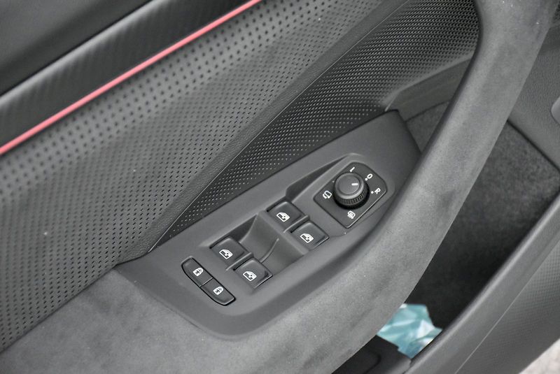Škoda Superb (2025) Combi Sportline 2,0 TDI 142 kW - fotka 22 z 42