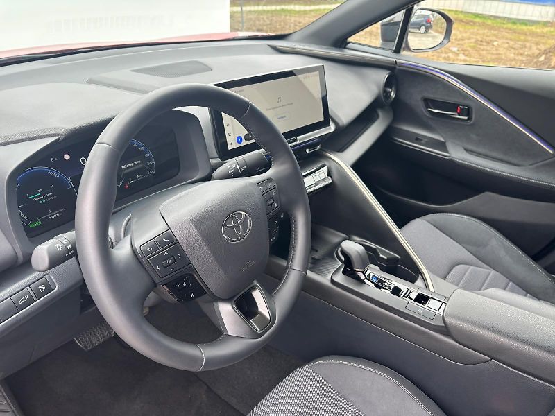 Toyota C-HR 2,0 HEV e-CVT Executive - fotka 11 z 29