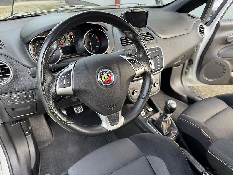 Abarth Punto Evo (2014) 1,4 Turbo 180k - fotka 12 z 23