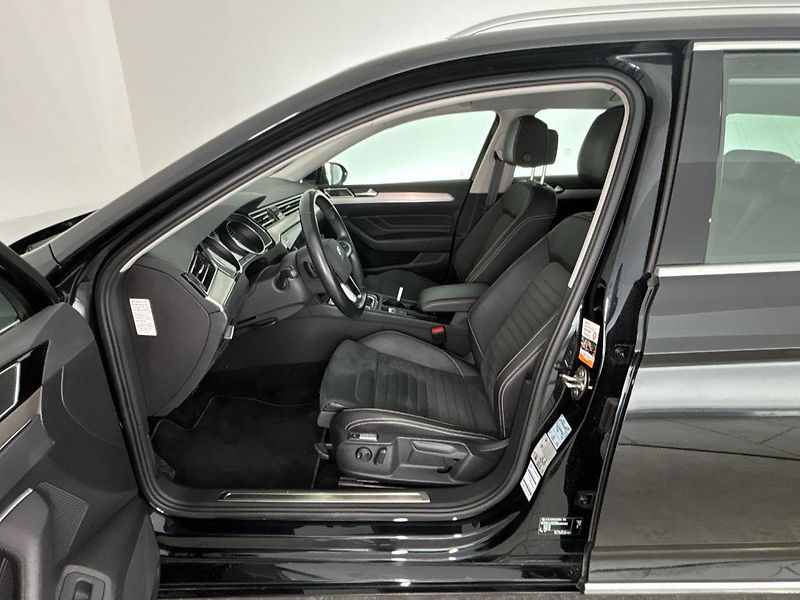 Volkswagen Passat Elegance DSG - fotka 7 z 28