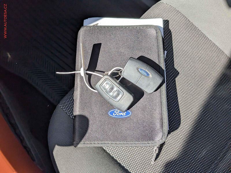 Ford Kuga (2010) 2.0 TDCi, AC - fotka 15 z 15