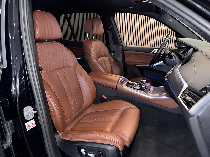 BMW X5 M50i V8 Laser Tažné HUD Záruka - fotka 16 z 33