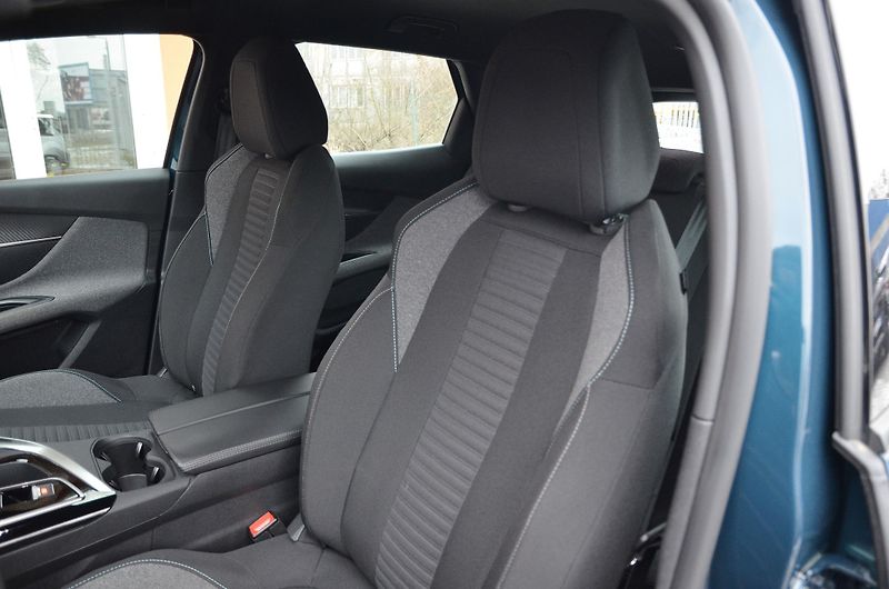 Peugeot 3008 (2023) 1.5 HDi 96kW AT8 Allure / LED - fotka 18 z 38