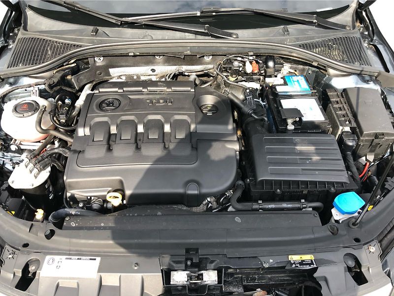 Škoda Octavia COMBI 1.6 TDi STYLE - fotka 30 z 30