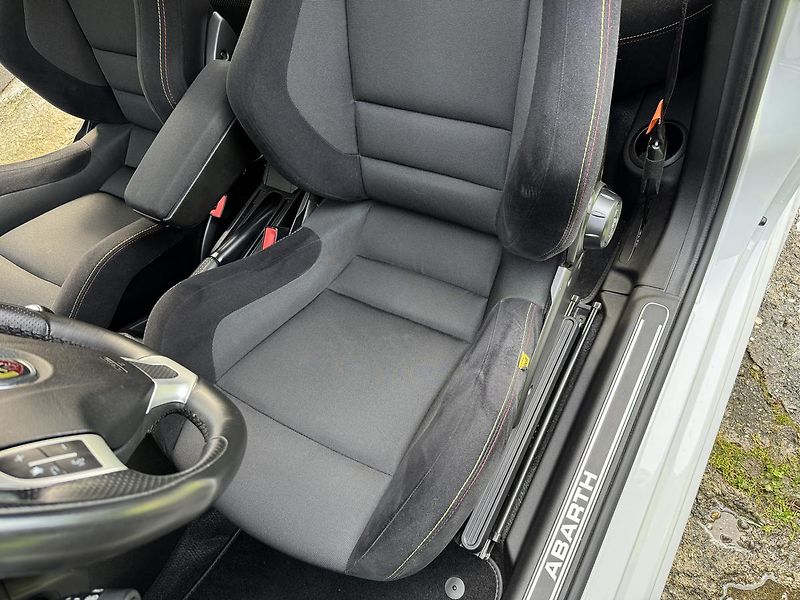 Abarth Punto Evo (2014) 1,4 Turbo 180k - fotka 11 z 23
