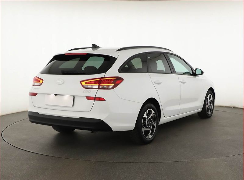 Hyundai i30 (2025) Family Smart 1.5 T-GDI MHEV 48 - fotka 5 z 20