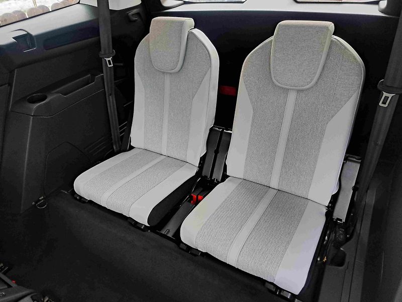 Peugeot 5008 (2020) 1,2PT EAT8 ALLURE - fotka 14 z 26