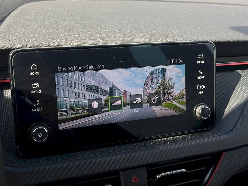 Škoda Kamiq (2025) 1.0 TSI 85 kW DSG Monte Carlo - fotka 19 z 22
