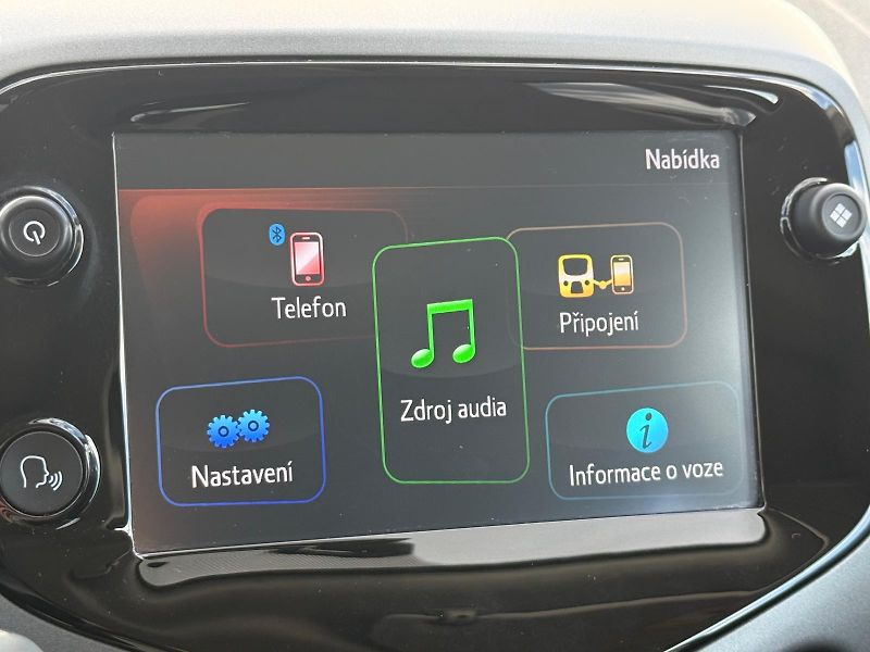Toyota Aygo 1.0 VVT-i X-Play Style - fotka 21 z 27
